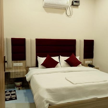 Hotel Lr Delite Inn ماثورا المظهر الخارجي الصورة