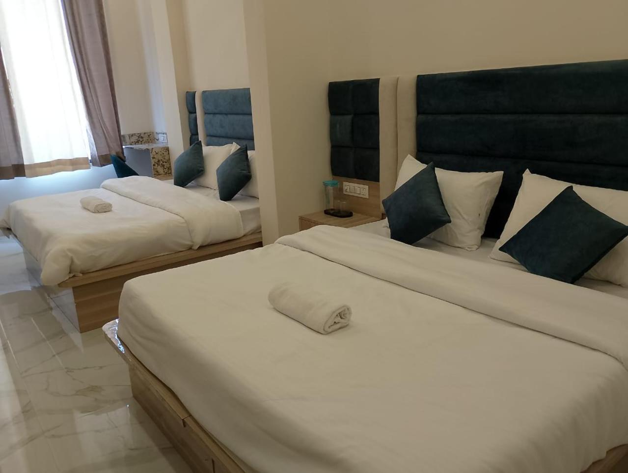 Hotel Lr Delite Inn ماثورا المظهر الخارجي الصورة