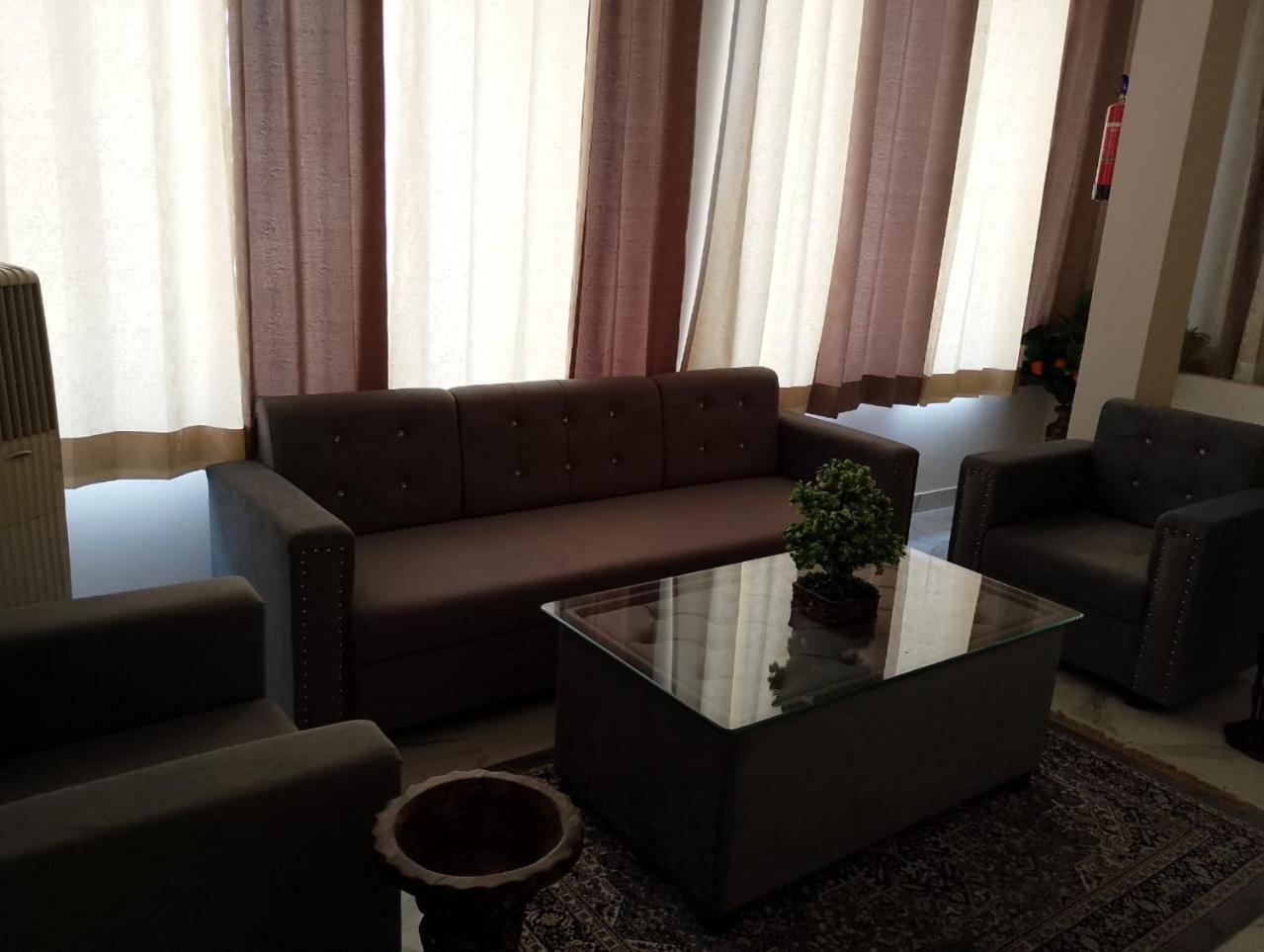 Hotel Lr Delite Inn ماثورا المظهر الخارجي الصورة