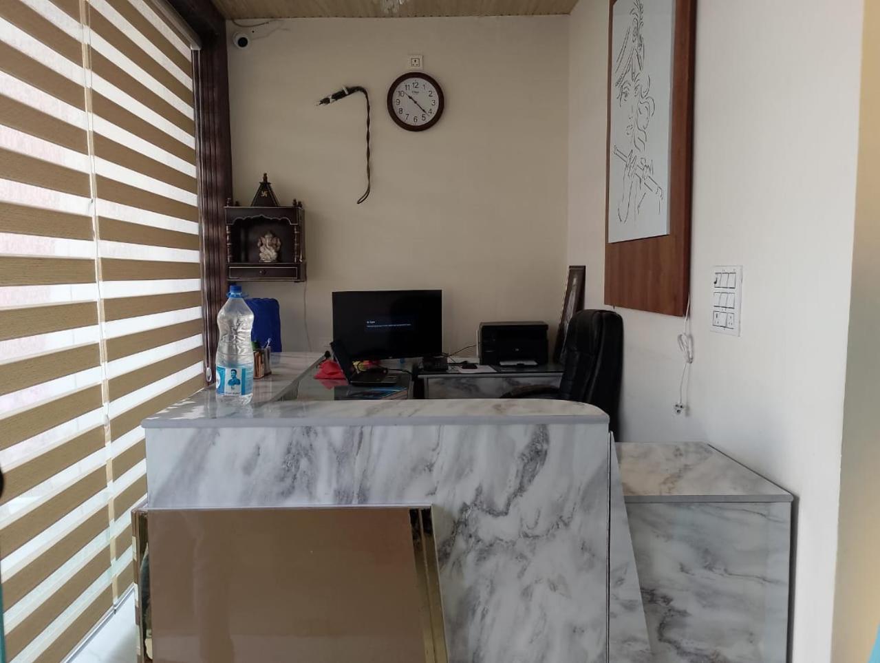 Hotel Lr Delite Inn ماثورا المظهر الخارجي الصورة
